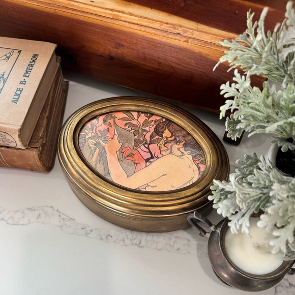 Music box with Alphonse Mucha art. buffed antique gold finish - Picture 5 of 14